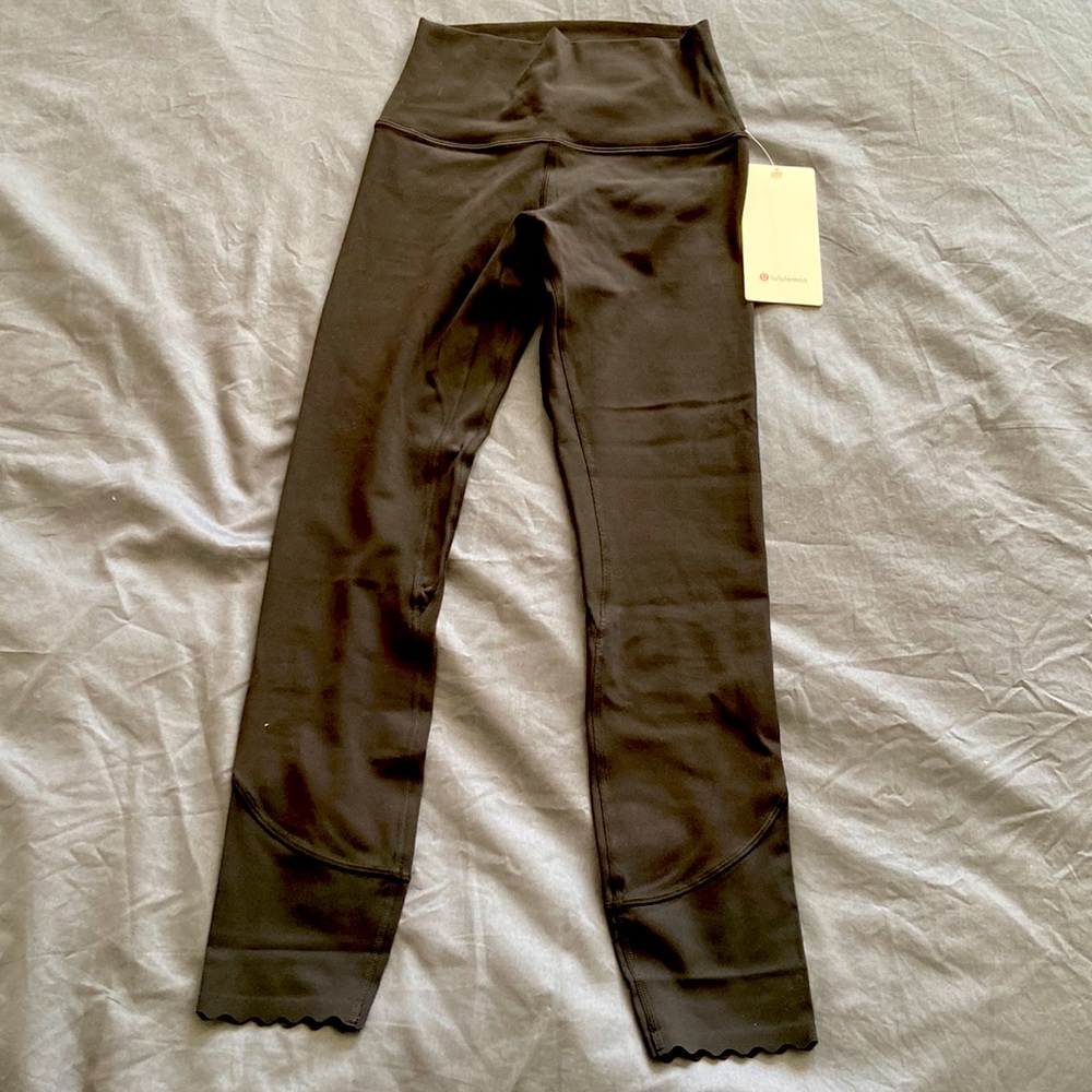 Lulu Lemon Black Align HR Pant 25” Scallop legging detail - Size 4, High Rise